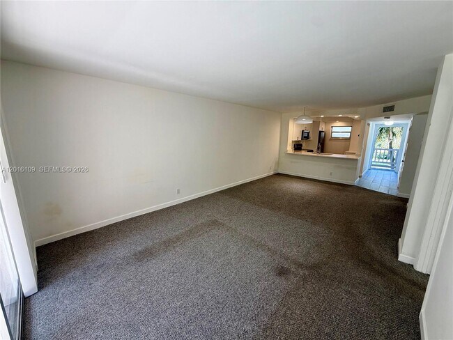 Building Photo - 1075 Riverside Dr