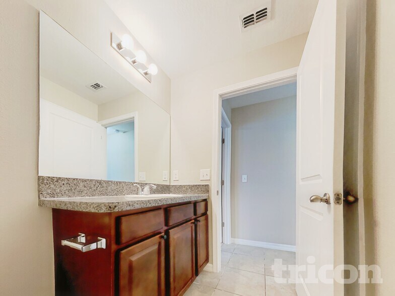 Building Photo - 10034 Carloway Hills Dr