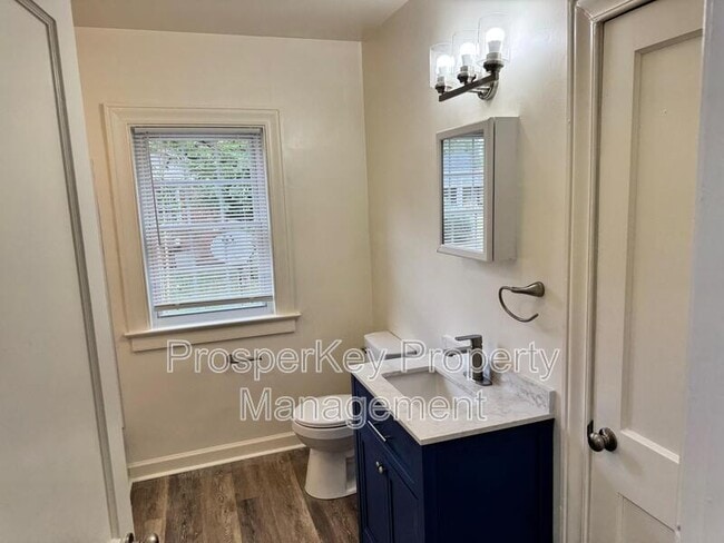 Building Photo - 2112 41st St