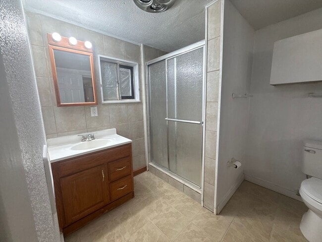 Building Photo - 809 Spruce Ave