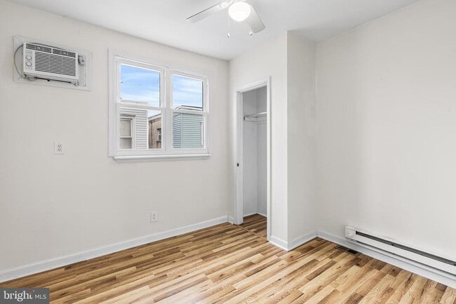 Building Photo - 2335 S Chadwick St