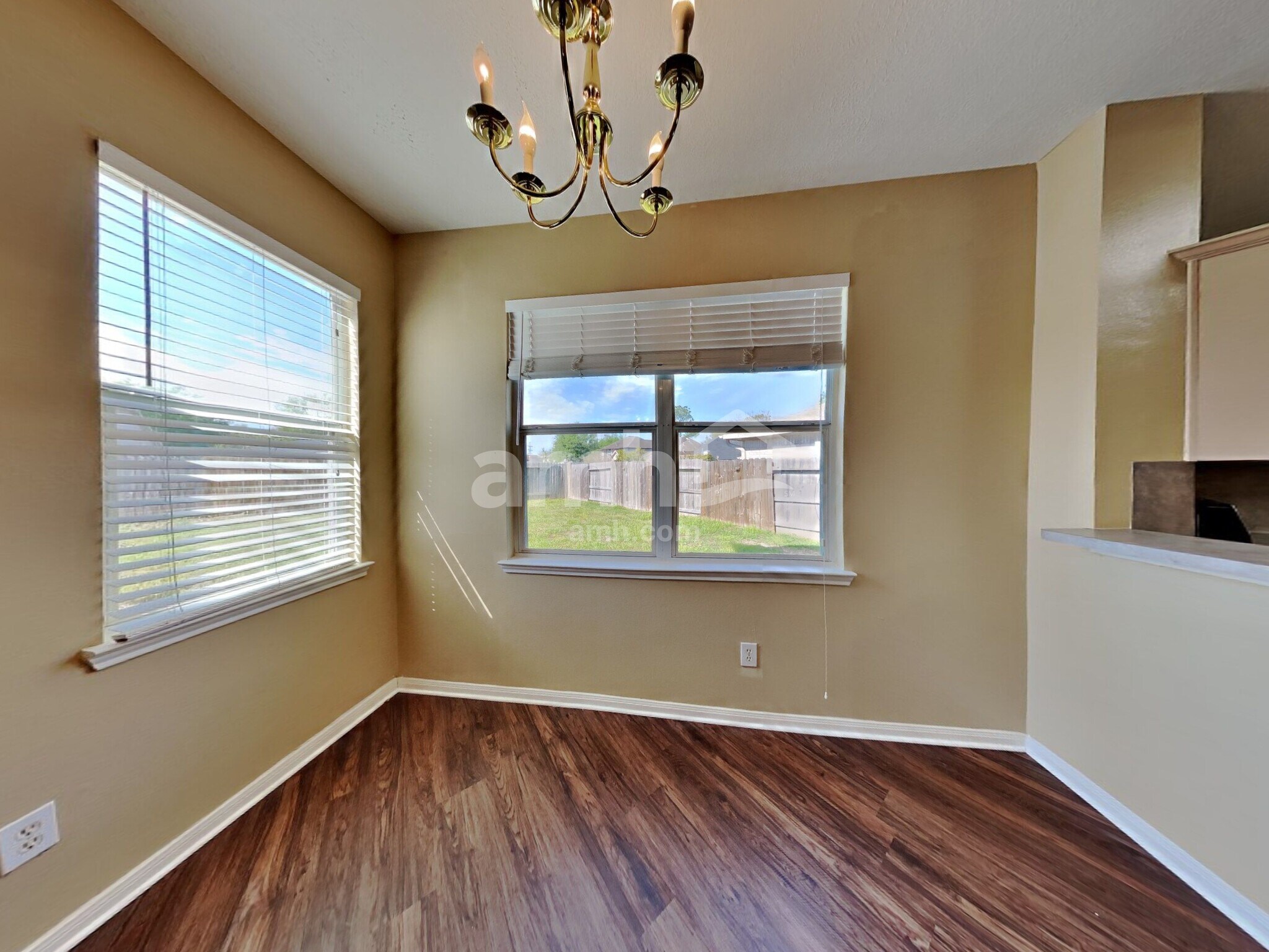 Building Photo - 9419 Stoneridge Canyon Ln