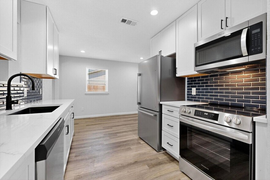 Building Photo - 903 Ravenswood Dr