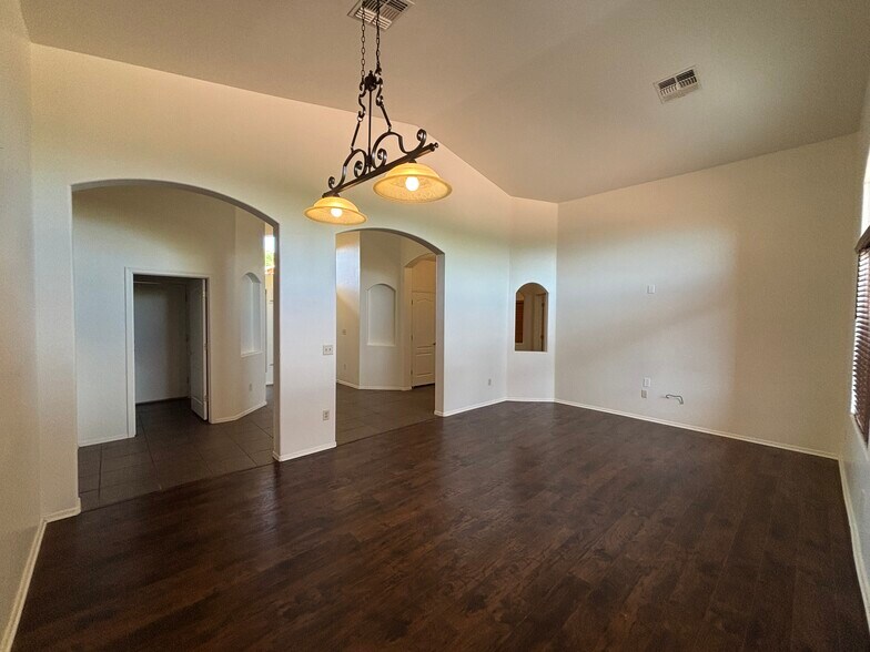 Building Photo - 5305 W Olivine Dr
