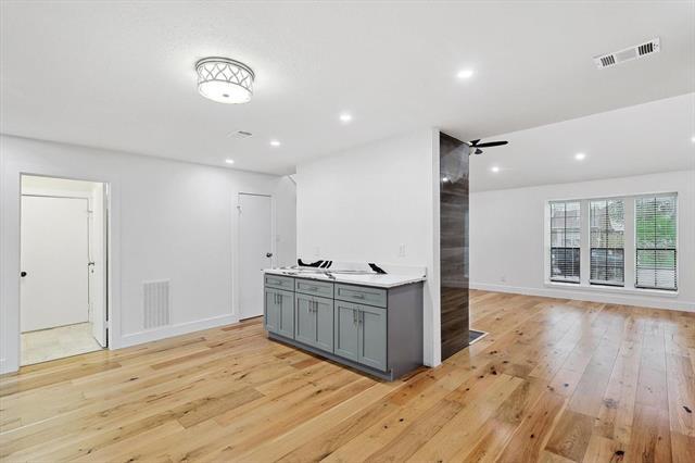 Building Photo - 402 Creekmeadow Ln