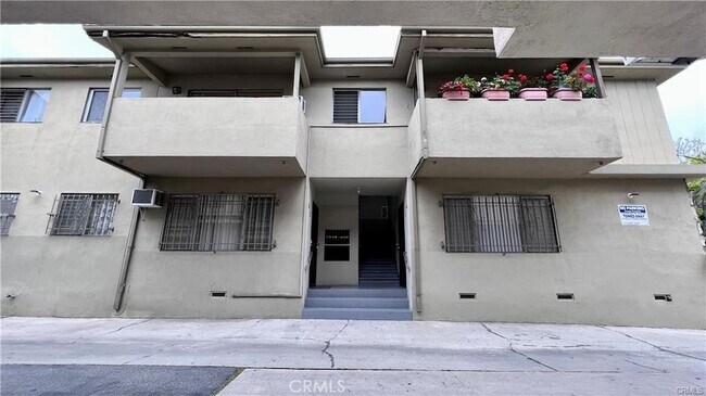Building Photo - 919 N Orange Grove Ave