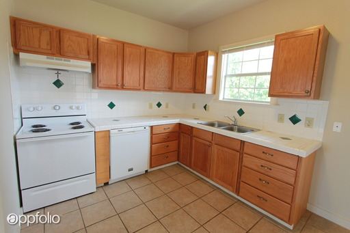 Building Photo - 104 N Greenleaf St