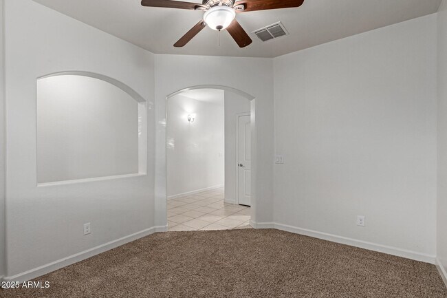 Building Photo - 23759 W Magnolia Dr