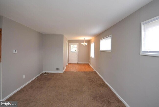 Building Photo - 5000 Surrey Ln