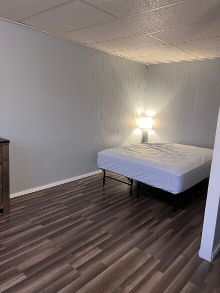 Building Photo - 331 Main St