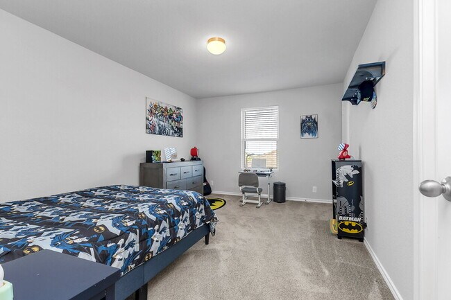 Building Photo - ASK ABOUT FREE APPLICATIONS THROUGH AUGUST!  "Spacious 6-Bedroom Retreat with 3.5 Baths and Over ...