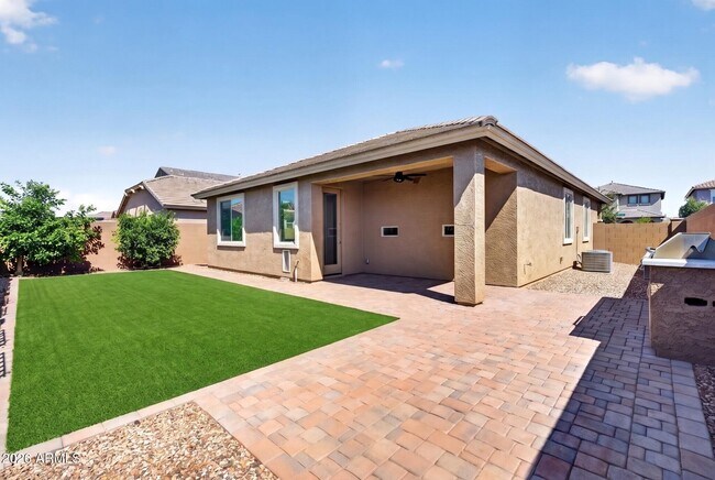 Building Photo - 261 Pinnacle Ridge Dr