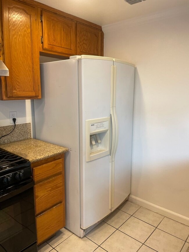 Building Photo - 3 Bedroom, 1.5 Bath Home in Parkway Neighborhood