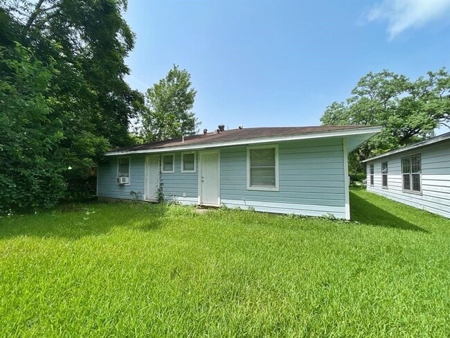 Building Photo - 610 N Vionett Ln