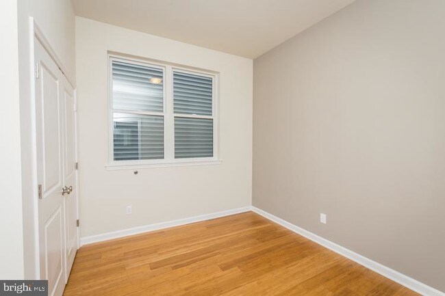 Building Photo - 2422 Frankford Ave