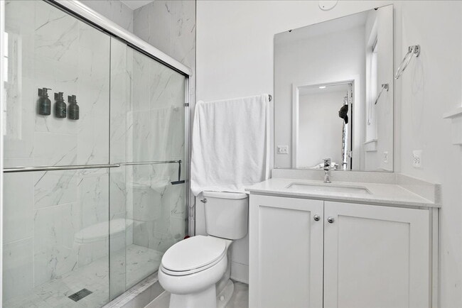 Building Photo - Modern 2024 Townhome with Rooftop Terrace.