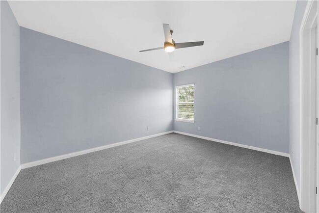 Building Photo - 5435 Mirror Lake Dr