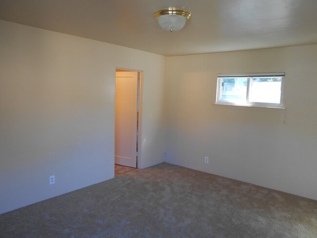 Building Photo - 261 Lerwick Drive