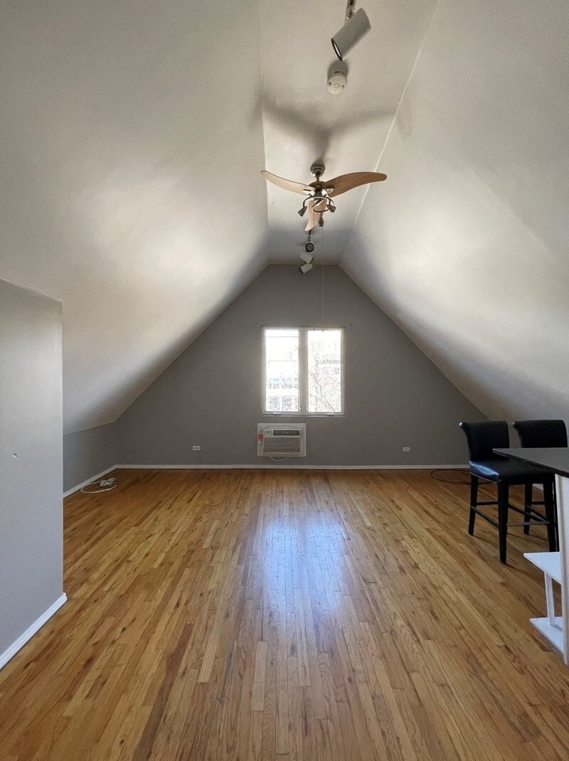 Building Photo - 2321 W Belmont Ave