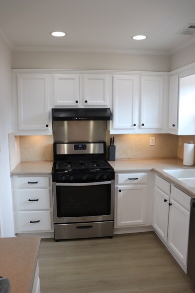 Building Photo - 2940 Lexington Trace Dr