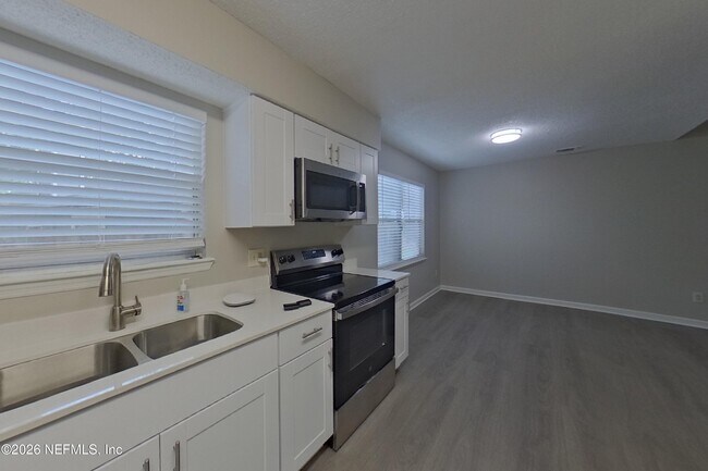 Building Photo - 3572 Raymur Villa Dr