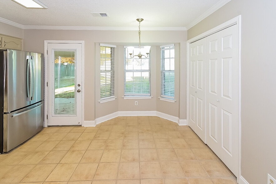 Building Photo - 9846 Riggan Dr
