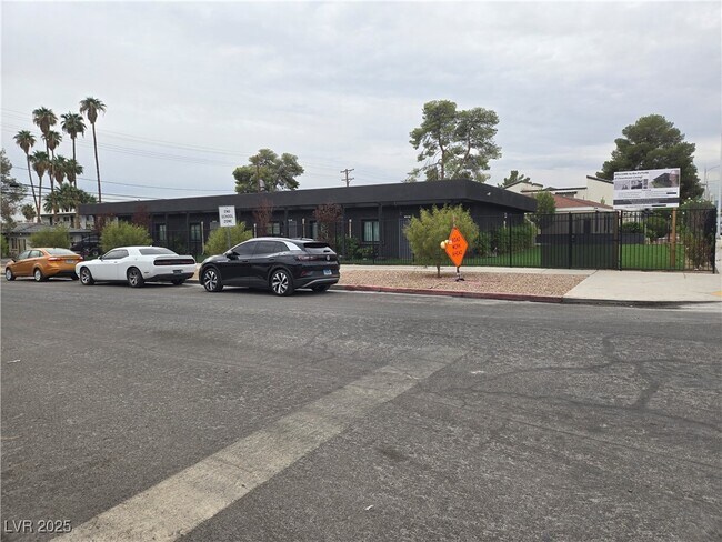 Building Photo - 1000 Lewis Ave