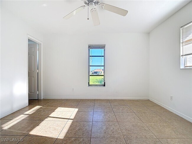 Building Photo - 1107 Cape Coral Pkwy W