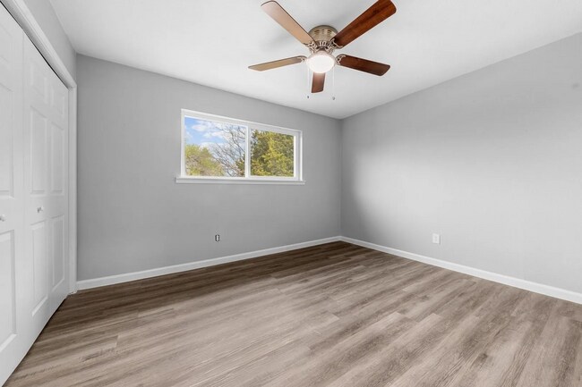 Building Photo - 124 Wind Ridge Dr
