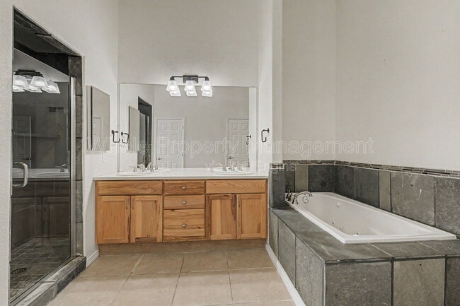 Building Photo - 133 Galapago St