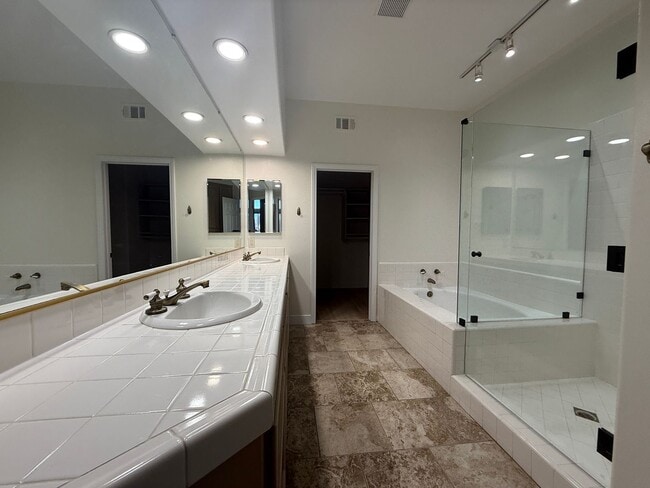 Building Photo - 3-Bedroom Home with Dual Fireplaces, Dual Balconies, and Community Pool in Valencia!