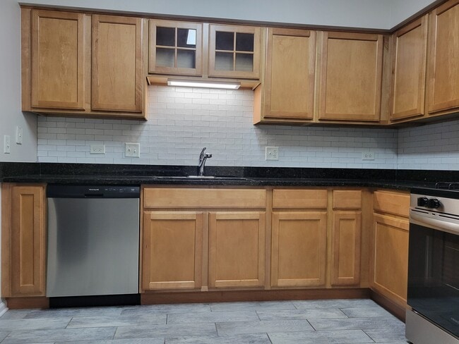 Building Photo - 3451 N Carriageway Dr