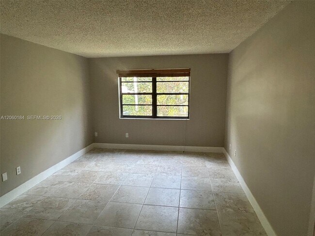 Building Photo - 9301 SW 92nd Ave