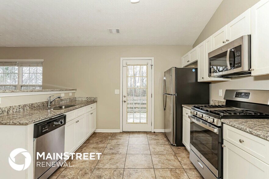 Building Photo - 1345 Kent Manor