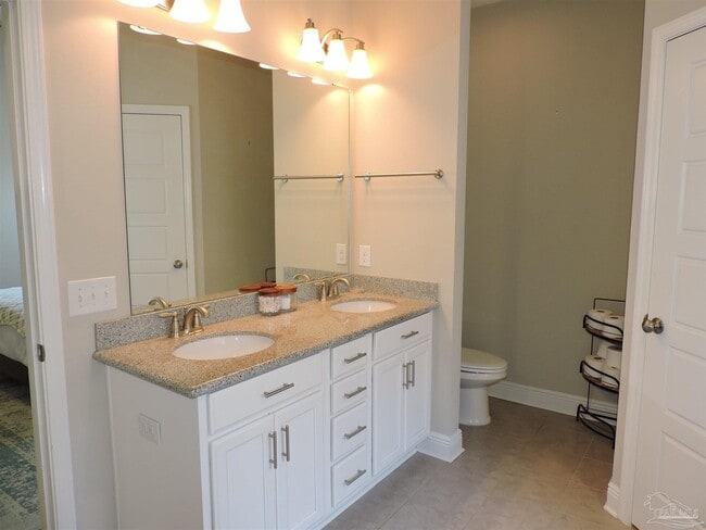 Building Photo - 5643 Vendome Ct