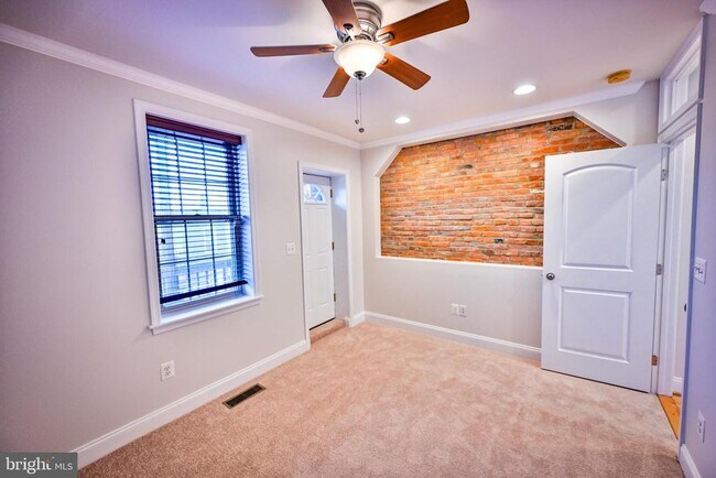 Building Photo - 263 S Ellwood Ave