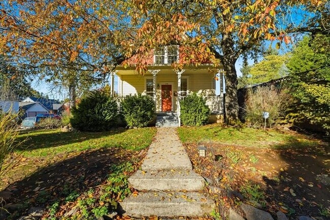 Building Photo - Charming Updated Home in SE Portland!