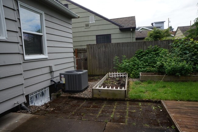 Building Photo - NE Portland Alberta Arts 3-bedroom Bungalow - APPLICATION PENDING