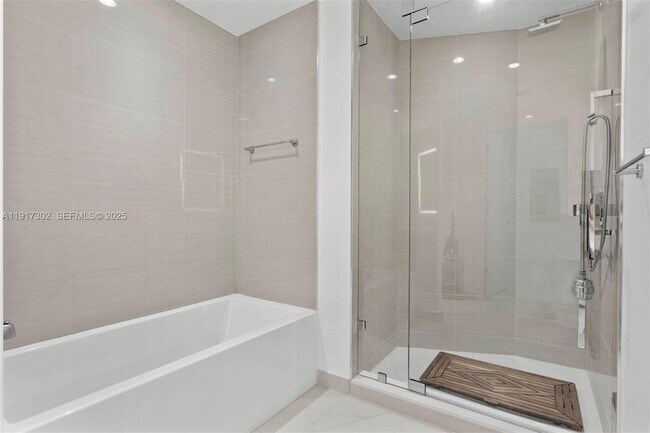 Building Photo - 851 NE 1st Ave