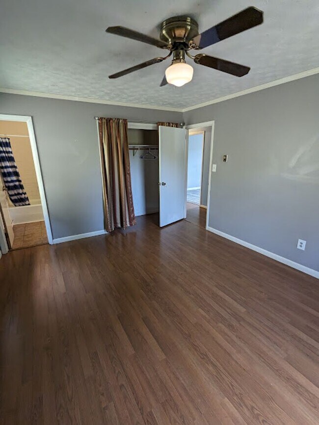 Building Photo - What a VIEW! Beautiful 3BD/2BA Ranch Style House in Speedwell Acres offered exclusively by Wester...