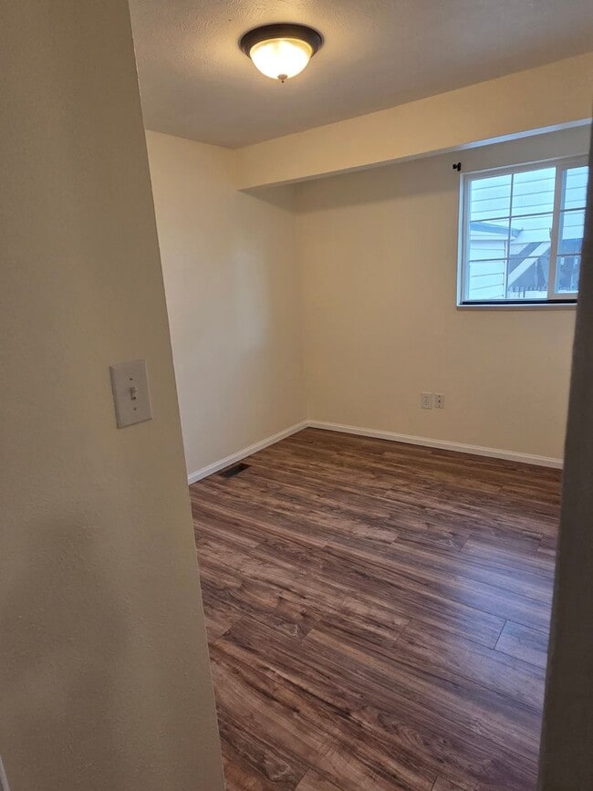 Building Photo - 710 W Cleveland Cir