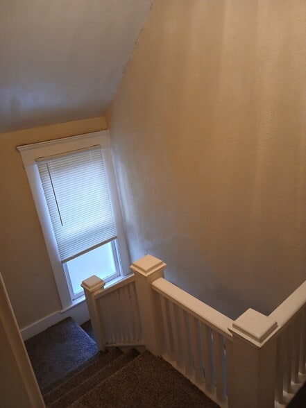 Building Photo - 608 N Henry St