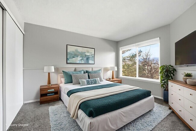 Building Photo - Charming 2 Bedroom Second Story Condo with easy access to everything!