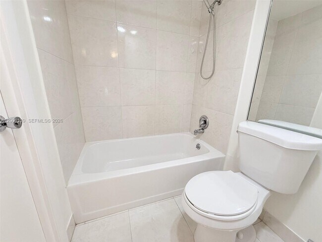 Building Photo - 1400 St Charles Pl