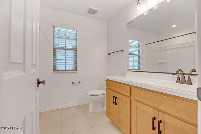 Building Photo - 3 Bedroom 2.5 Bathroom North Creek Home in Queen Creek