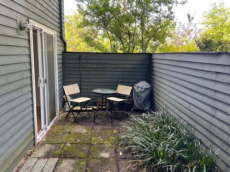 Private Outdoor Patio looking back - 1501 E Spring St