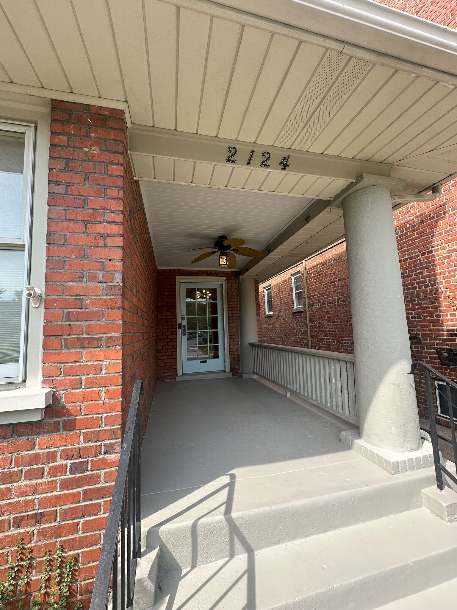 Building Photo - 2124 Lakeview Ave