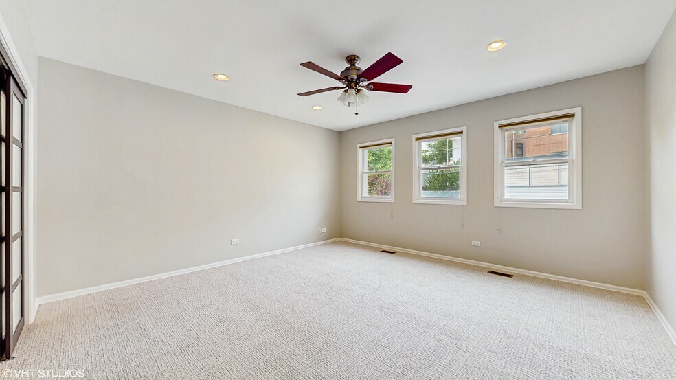 Master Suite - 710 W Aldine Ave