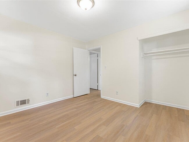 Building Photo - 6371 Westbury Rd