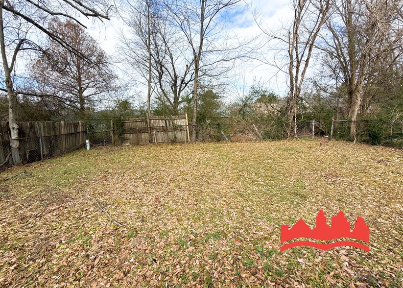 Building Photo - 5636 Maple Tree Dr